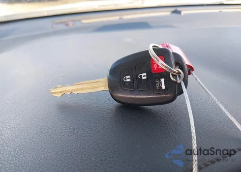 2017 Toyota Corolla Le z USA, uszkodzony, nr VIN 5YFBURHE2HP619766